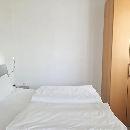 Lejlighed Geschmackvoll Eingerichtete Mit Balkon In