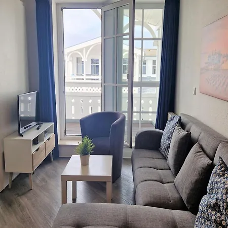 Geschmackvoll Eingerichtete Mit Balkon In *