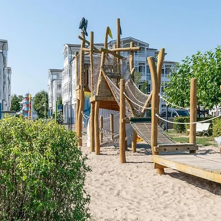 Geschmackvoll Eingerichtete Mit Balkon In Lejlighed